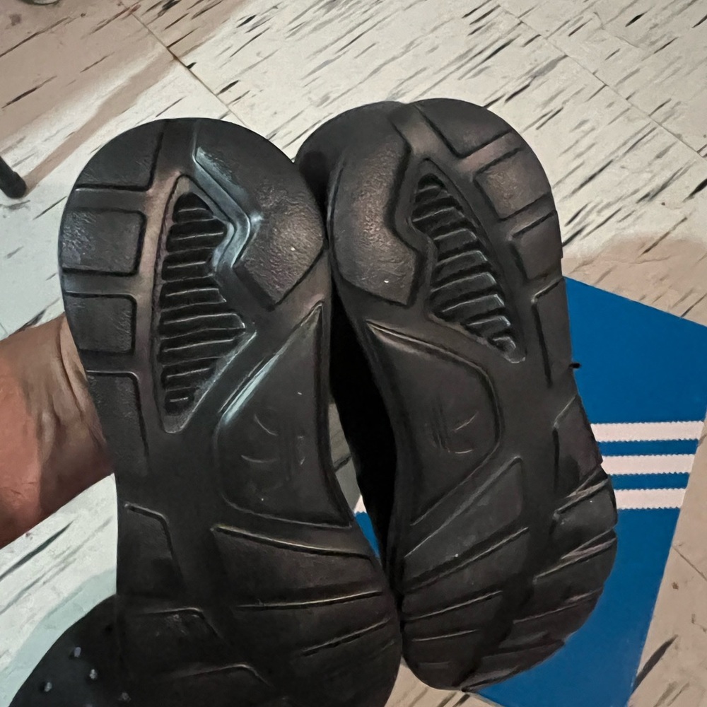 Adidas - Picture 4 of 7